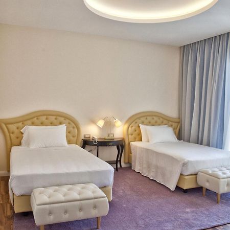 Grand Hotel Salsomaggiore Salsomaggiore Terme Exterior photo A room at the hotel