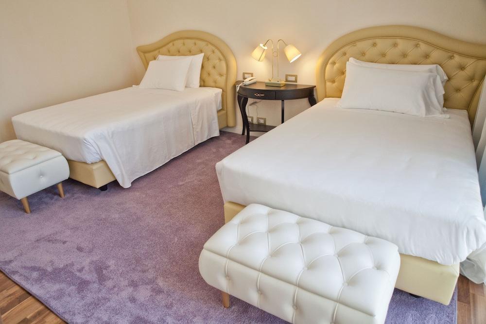 Grand Hotel Salsomaggiore Salsomaggiore Terme Exterior photo A room at the hotel
