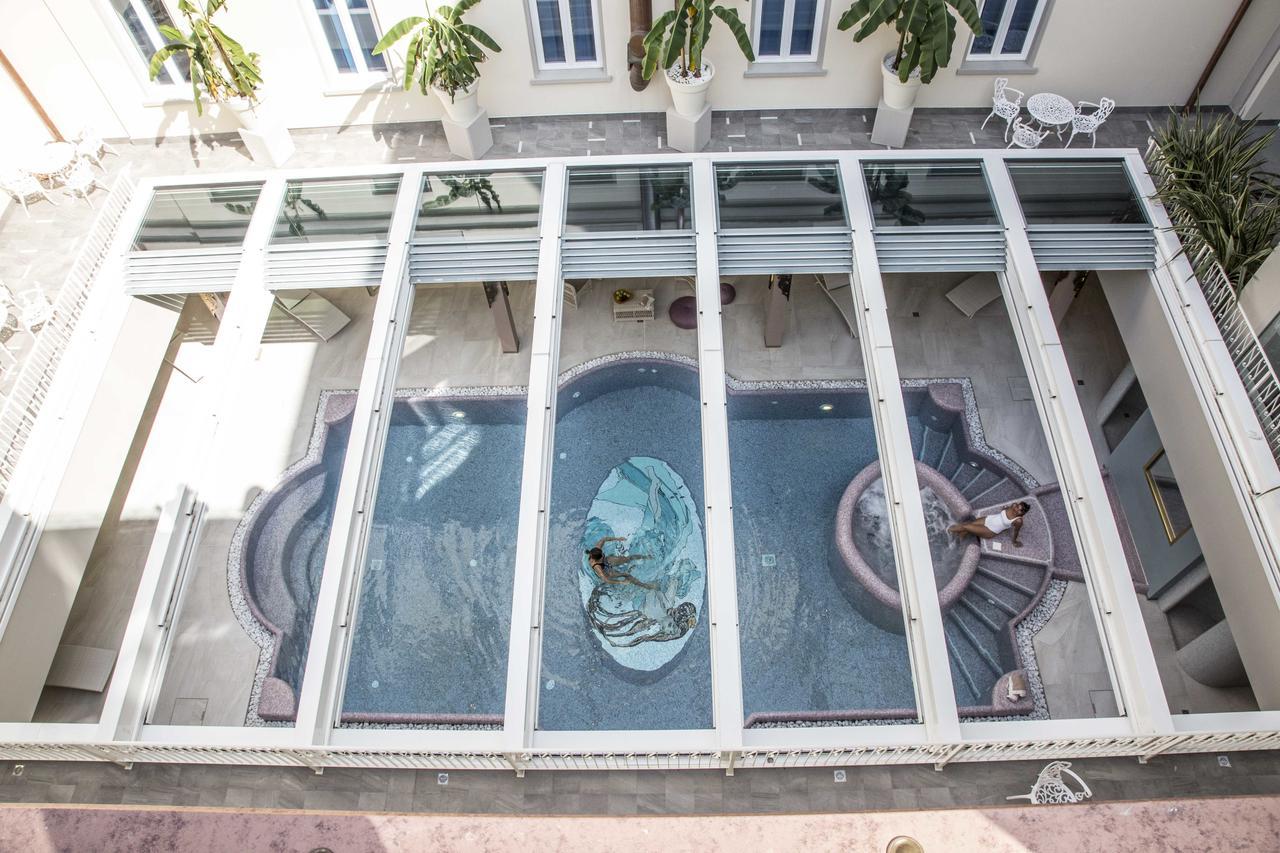 Grand Hotel Salsomaggiore Salsomaggiore Terme Exterior photo The pool at the hotel