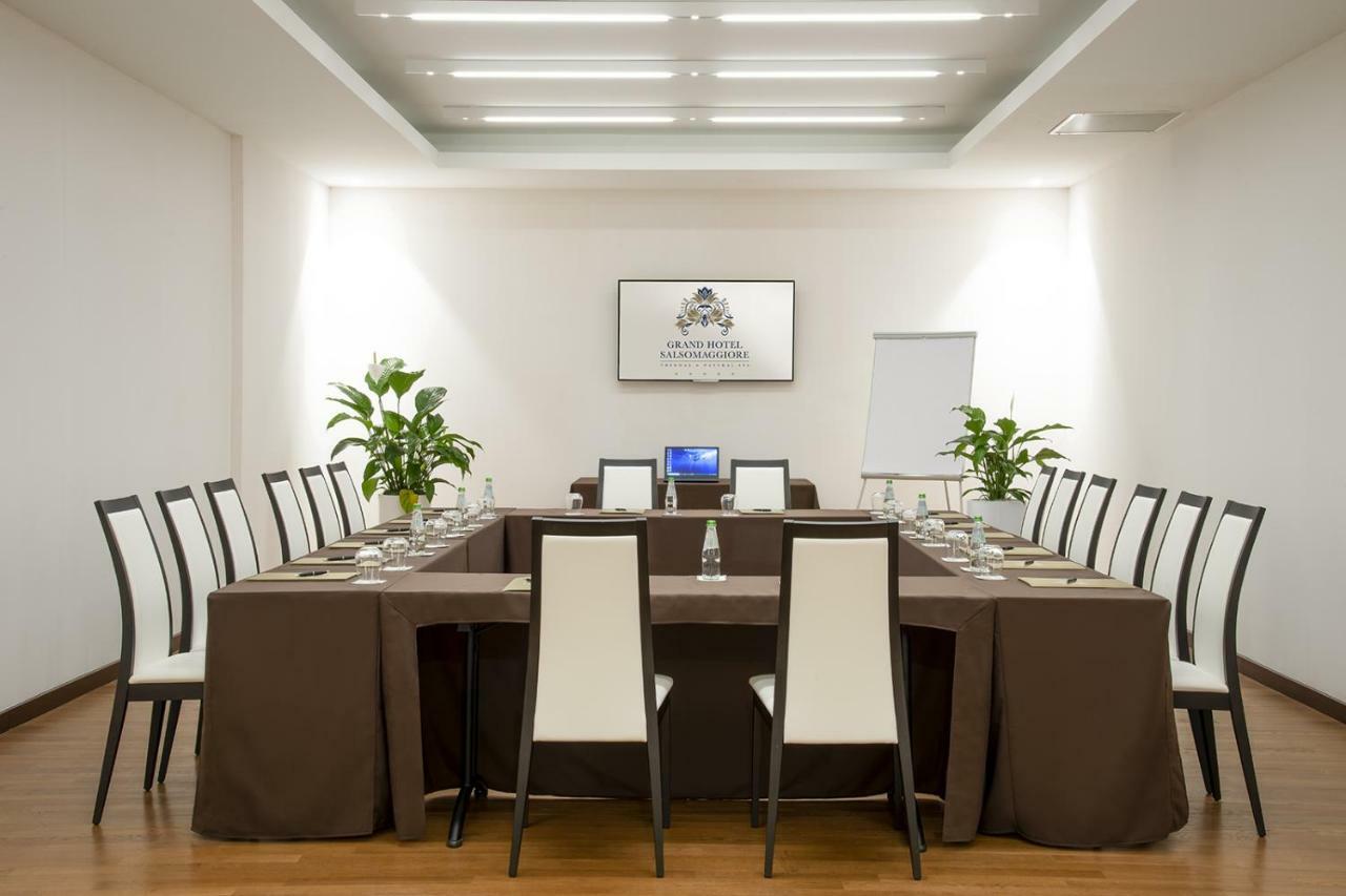 Grand Hotel Salsomaggiore Salsomaggiore Terme Exterior photo The meeting room of the Royal Society